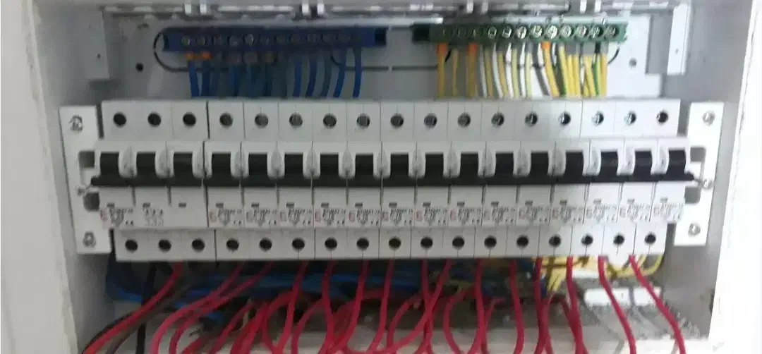 برقکاری ساختمان|خدمات پیشه و مهارت|میانه, |دیوار