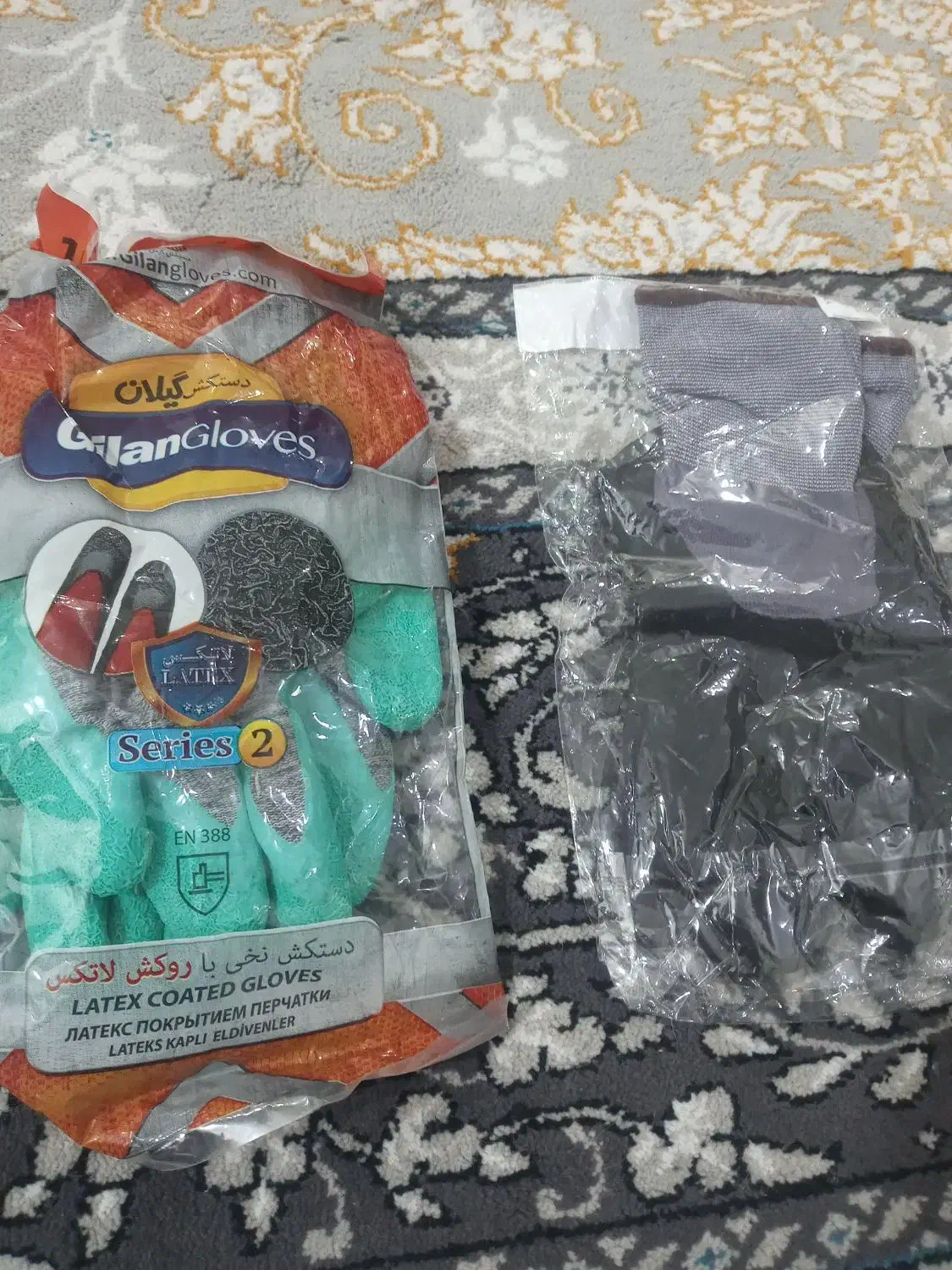 دستکش و لباس کار|لباس|مسجد سلیمان, |دیوار