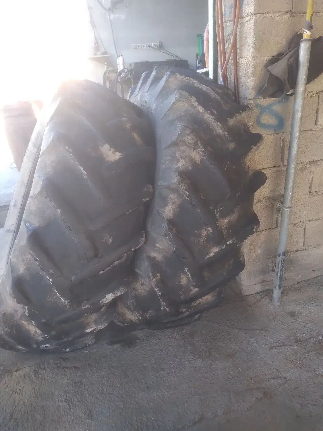 لاستیک تراکتور|قطعات یدکی و لوازم جانبی|گوآور, |دیوار