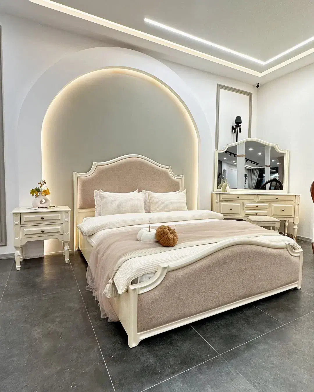 مدل آیسان/نئو کلاسیک|تخت و سرویس خواب|همدان, |دیوار