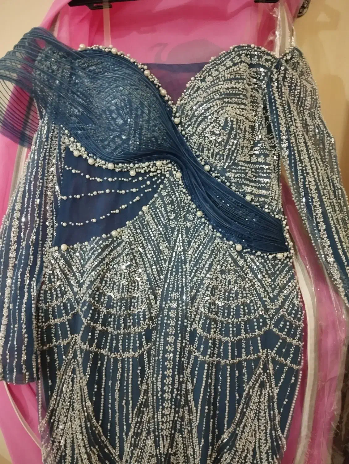 لباس مجلسی|لباس|حلب, |دیوار