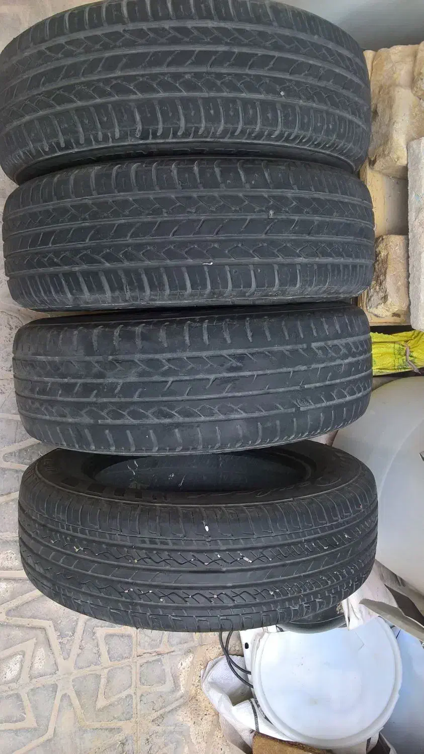 لاستیک 185|قطعات یدکی و لوازم جانبی|شیراز, لب آب|دیوار