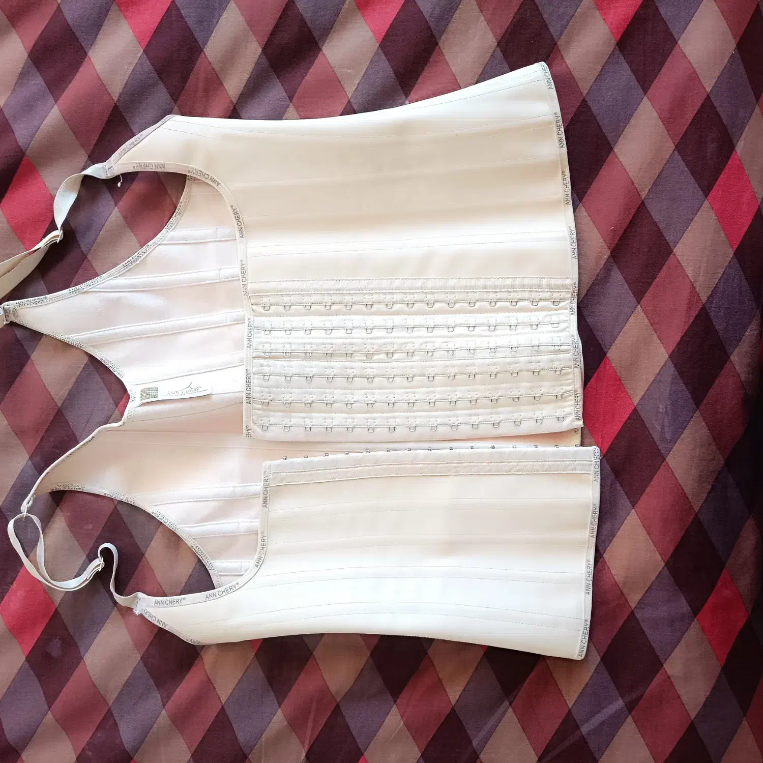 گن ساعت شنی|لباس|گلوگاه, |دیوار