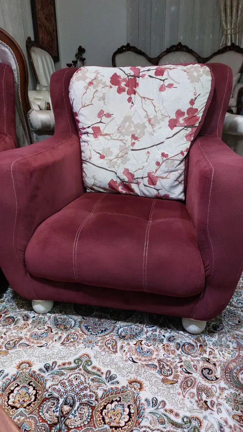 فروش فوری مبل راحتی|مبلمان خانگی و میز عسلی|عباسآباد, |دیوار