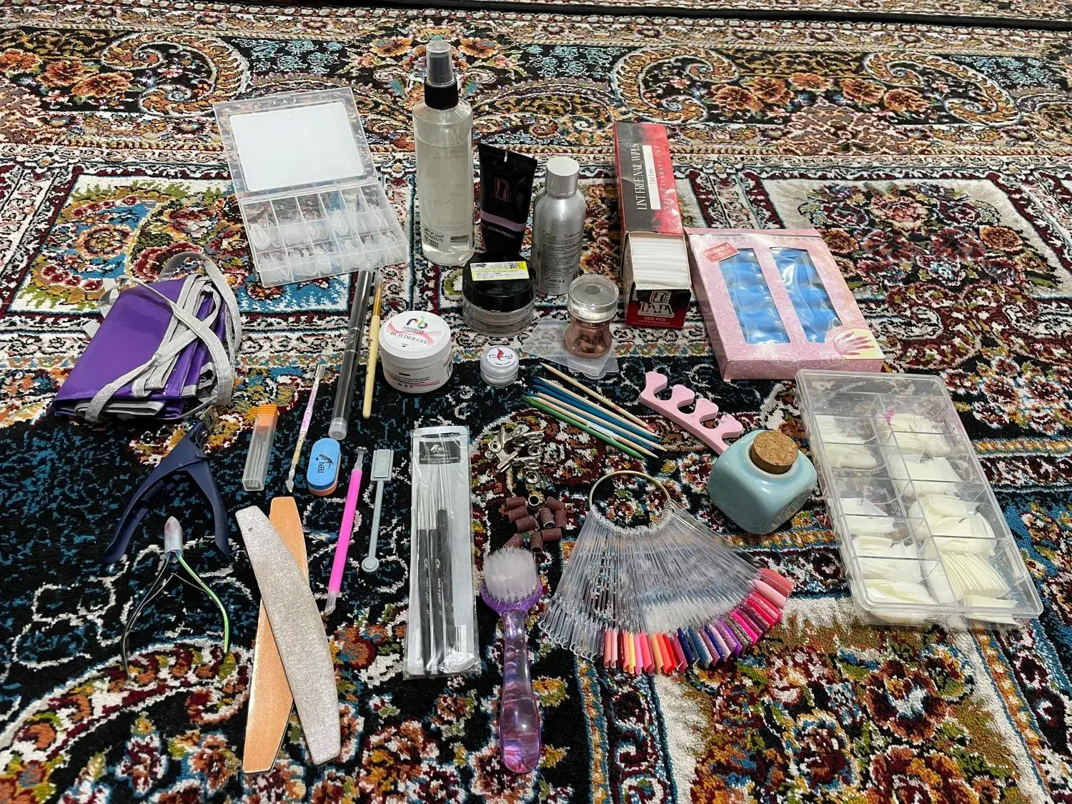 وسایل ناخنکاری|آرایشگاه و سالن‌های زیبایی|لیکک, |دیوار