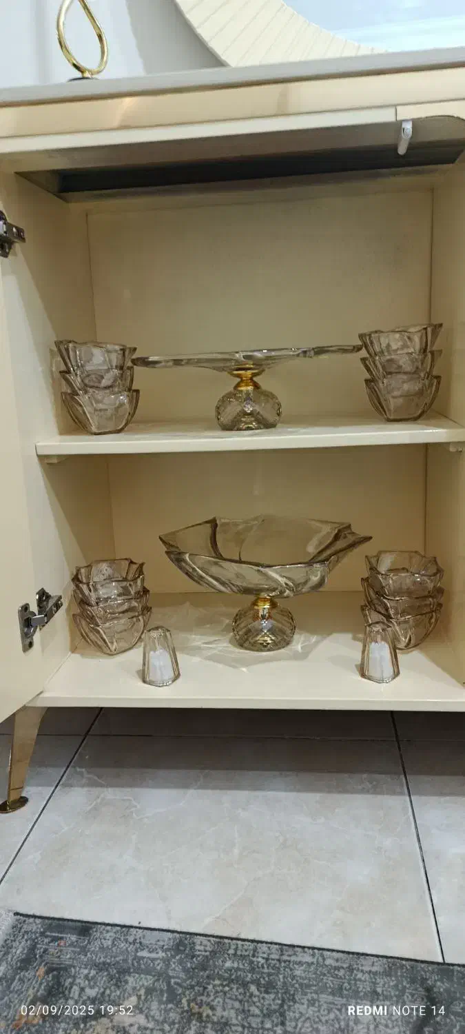 سرویس ۱۲ نفره پذیرایی خوش رنگ و زیبا|ظروف سرو و پذیرایی|رودهن, |دیوار