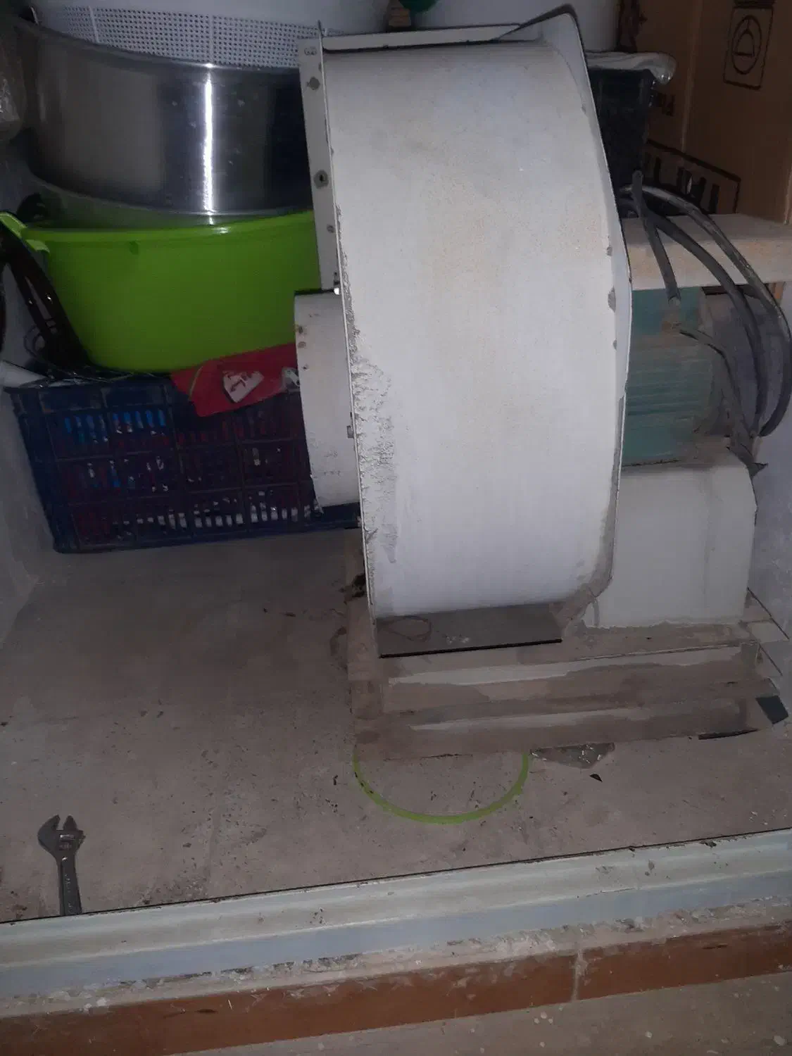 سانتیفیوژ|کافی‌شاپ و رستوران|هشتگرد, هشتگرد قدیم|دیوار