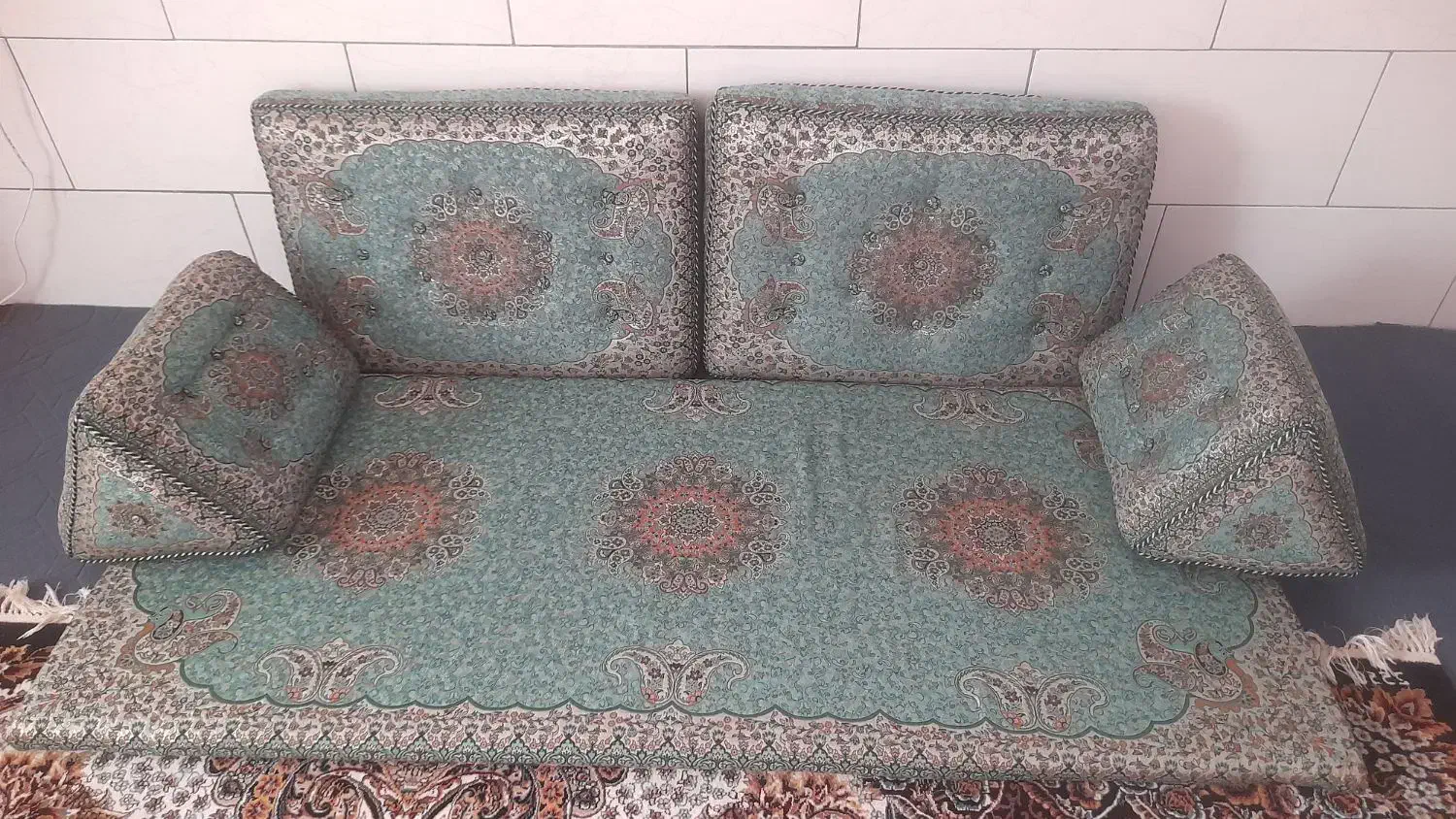 شاه نشین دحد نو|پشتی|قم, شاه ابراهیم|دیوار