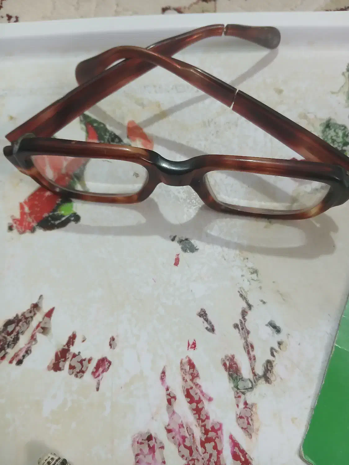 عینک طبی بسیارقدیمی|کلکسیون و سرگرمی|شاهین‌شهر, گزبرخوار|دیوار