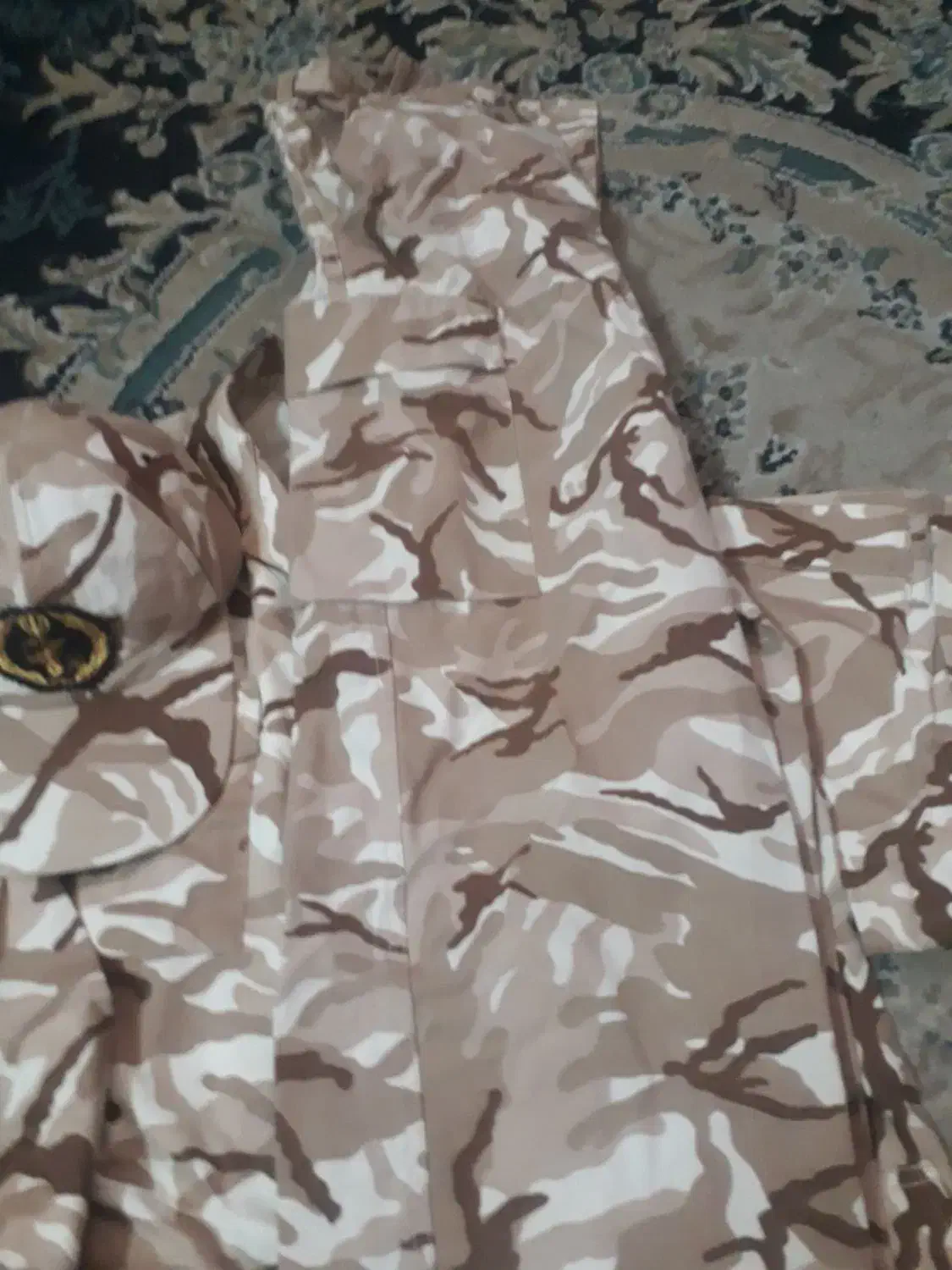 لباس سربازی|لباس|ری, اقدسیه|دیوار