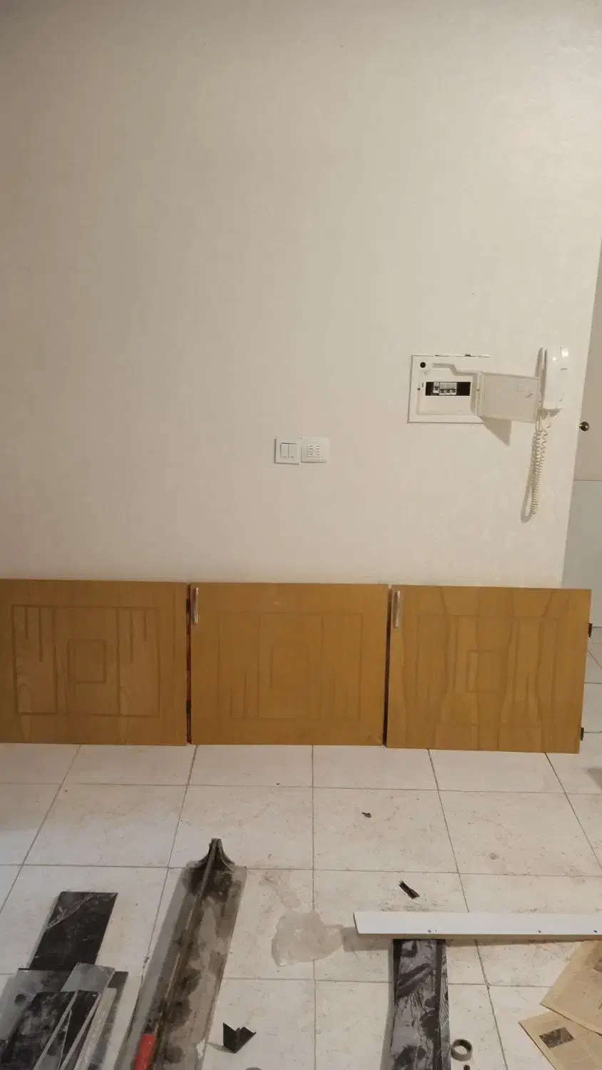 ۸عدد درب کمد دیواری بالا وپایین چوبی نو درپاکدشت|مصالح و تجهیزات ساختمان|خاوران, |دیوار