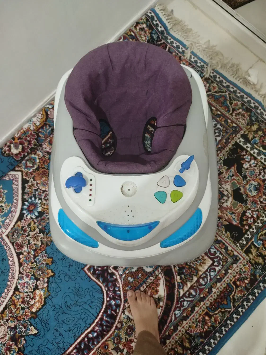 رورک و آغوشی نوزاد|کالسکه و لوازم جانبی|رشت, جماران|دیوار