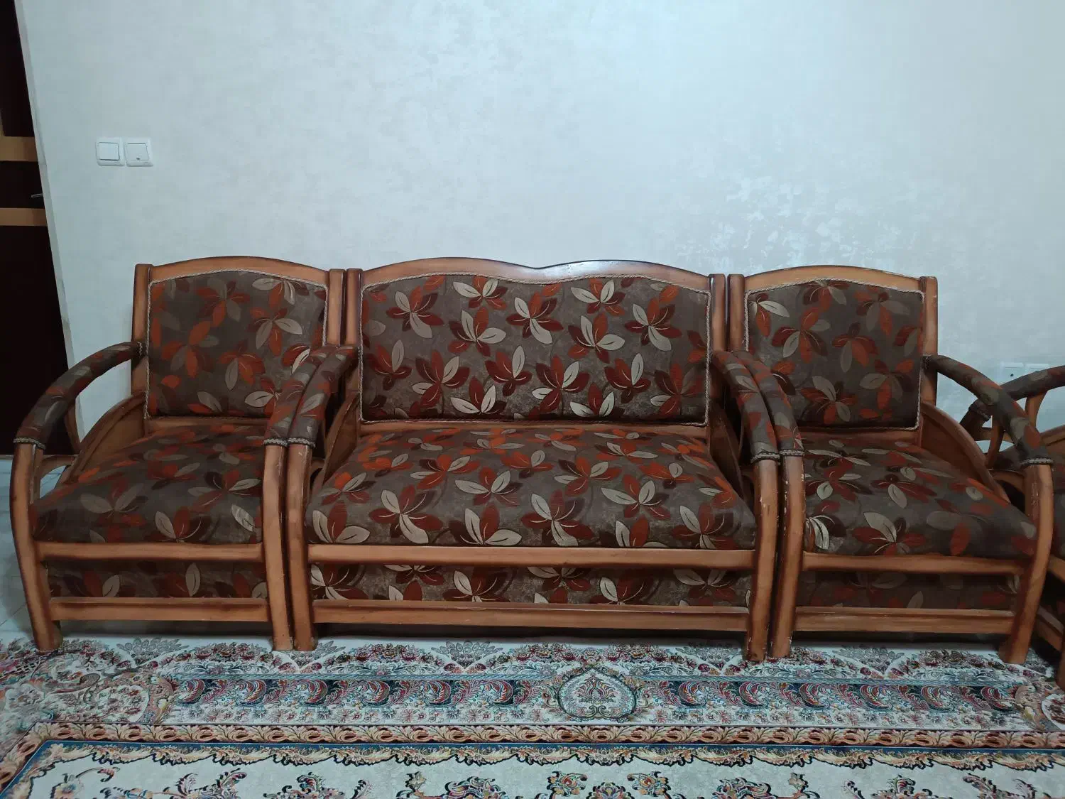 مبل آپارتمانی ۸ نفره|مبلمان خانگی و میز عسلی|شیراز, شاه قلی بیگی|دیوار