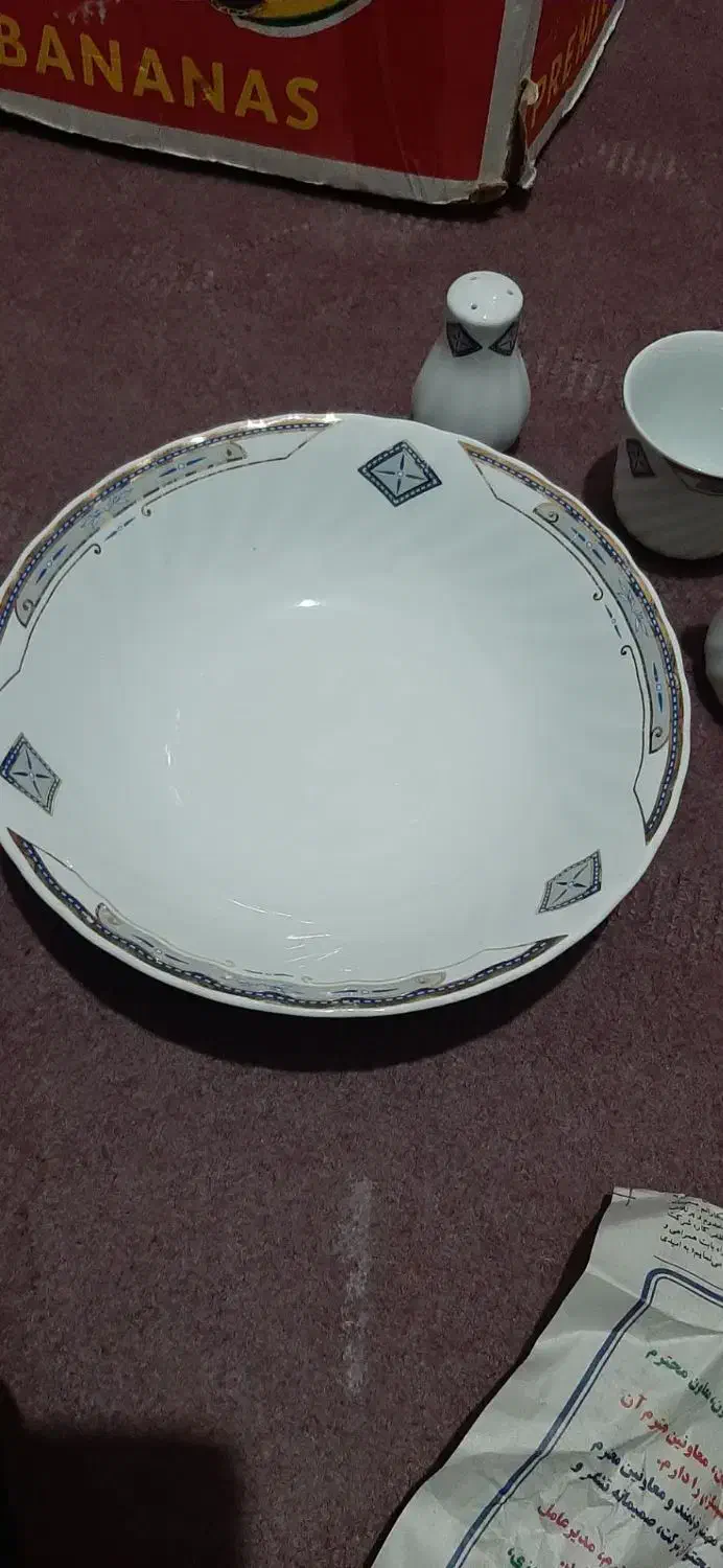 سرویس چینی ۱۲ نفره|ظروف سرو و پذیرایی|همدان, |دیوار