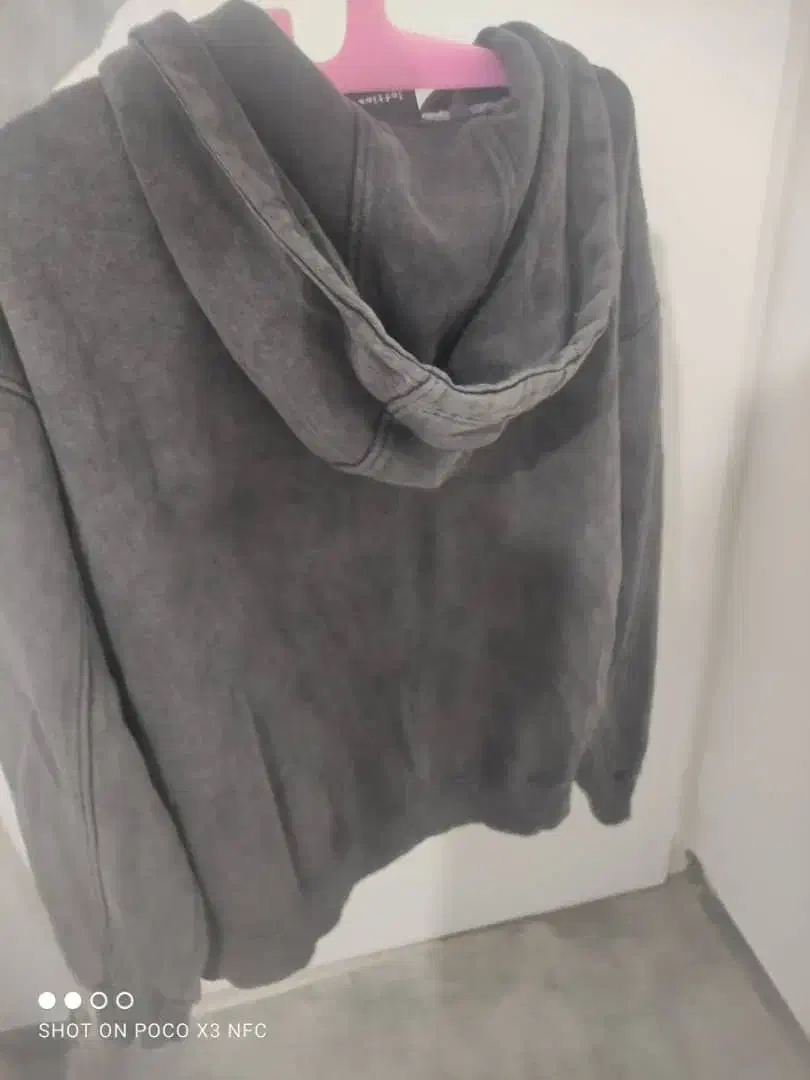 سویشرت سنگشور|لباس|مرودشت, فرهنگ|دیوار