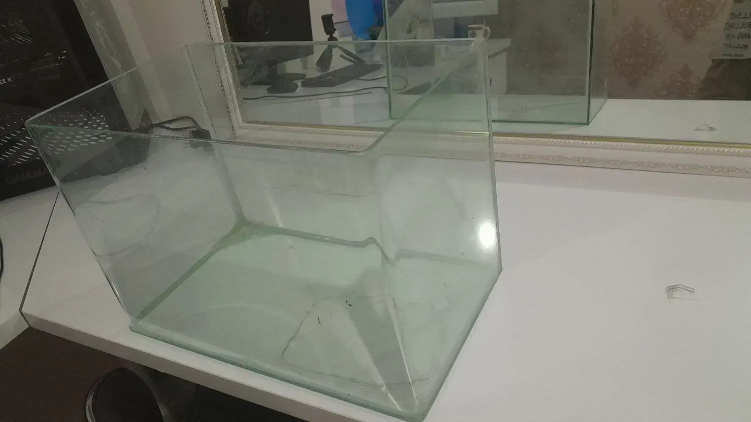 فروش فوری آکواریوم ۶۰ لیتری با تجهیزات کامل|ماهی|پرند, فاز ۱|دیوار