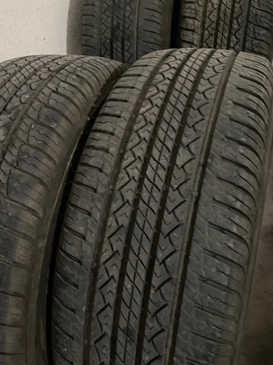 لاستیک سایز ۲۳۵/۵۵/۱۸|قطعات یدکی و لوازم جانبی|شیراز, دکتر حسابی|دیوار