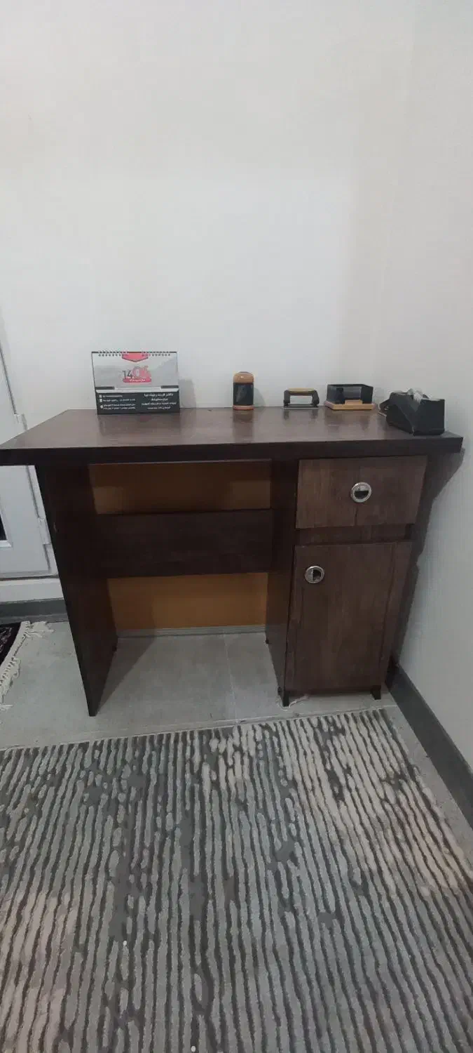 میز تحریر و اداری کاملا سالم|میز تحریر و کامپیوتر|ساری, |دیوار