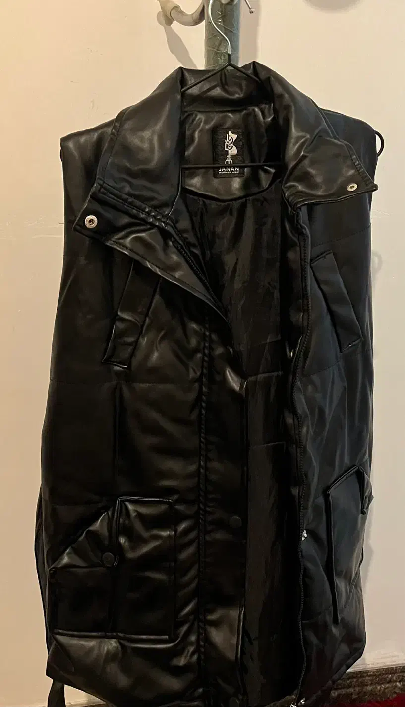 پافر مشکی چرم|لباس|صفادشت, |دیوار