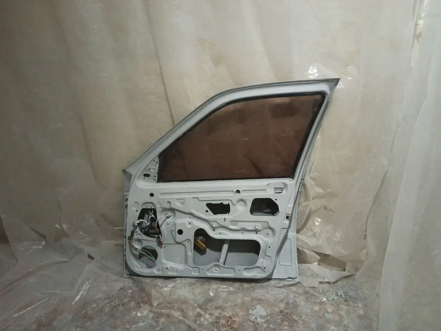 درب سمت شاگرد اردی ۴۰۵ و روآ استر شده|قطعات یدکی و لوازم جانبی|اصفهان, کوی شهید کشوری|دیوار