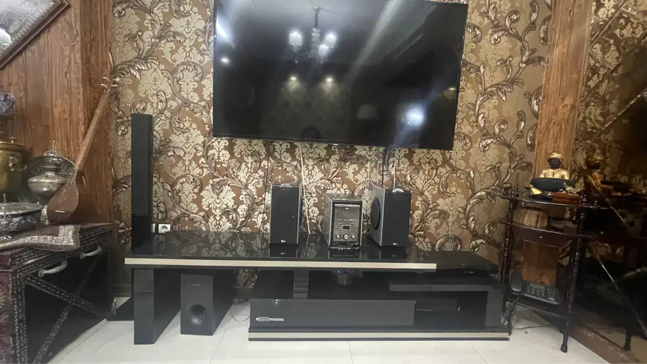 میز تلویزیون چوب برند ترک و شیشه قابل تغییرسایز|میز تلویزیون|مشهد, صیاد شیرازی|دیوار