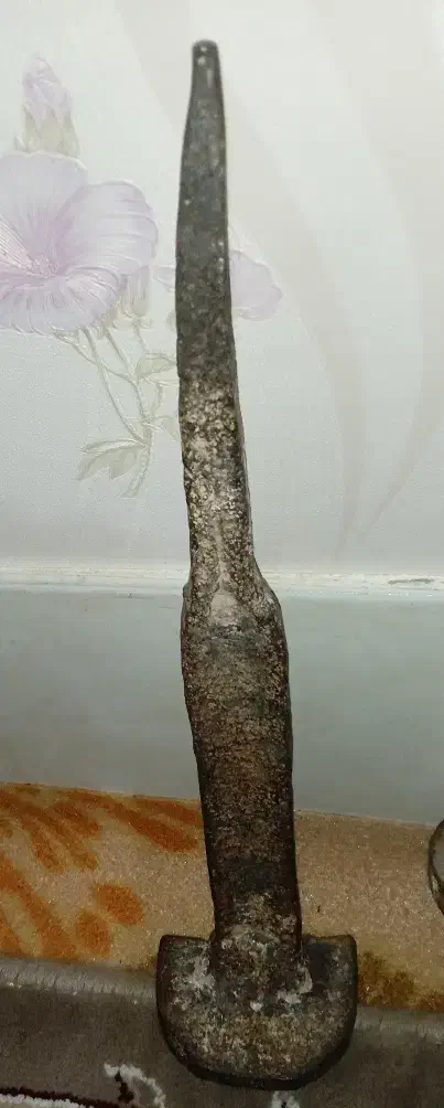 شاقول گنج یابی قدیمی و میخ فولادی قجری|کلکسیون اشیاء عتیقه|کاشمر, |دیوار