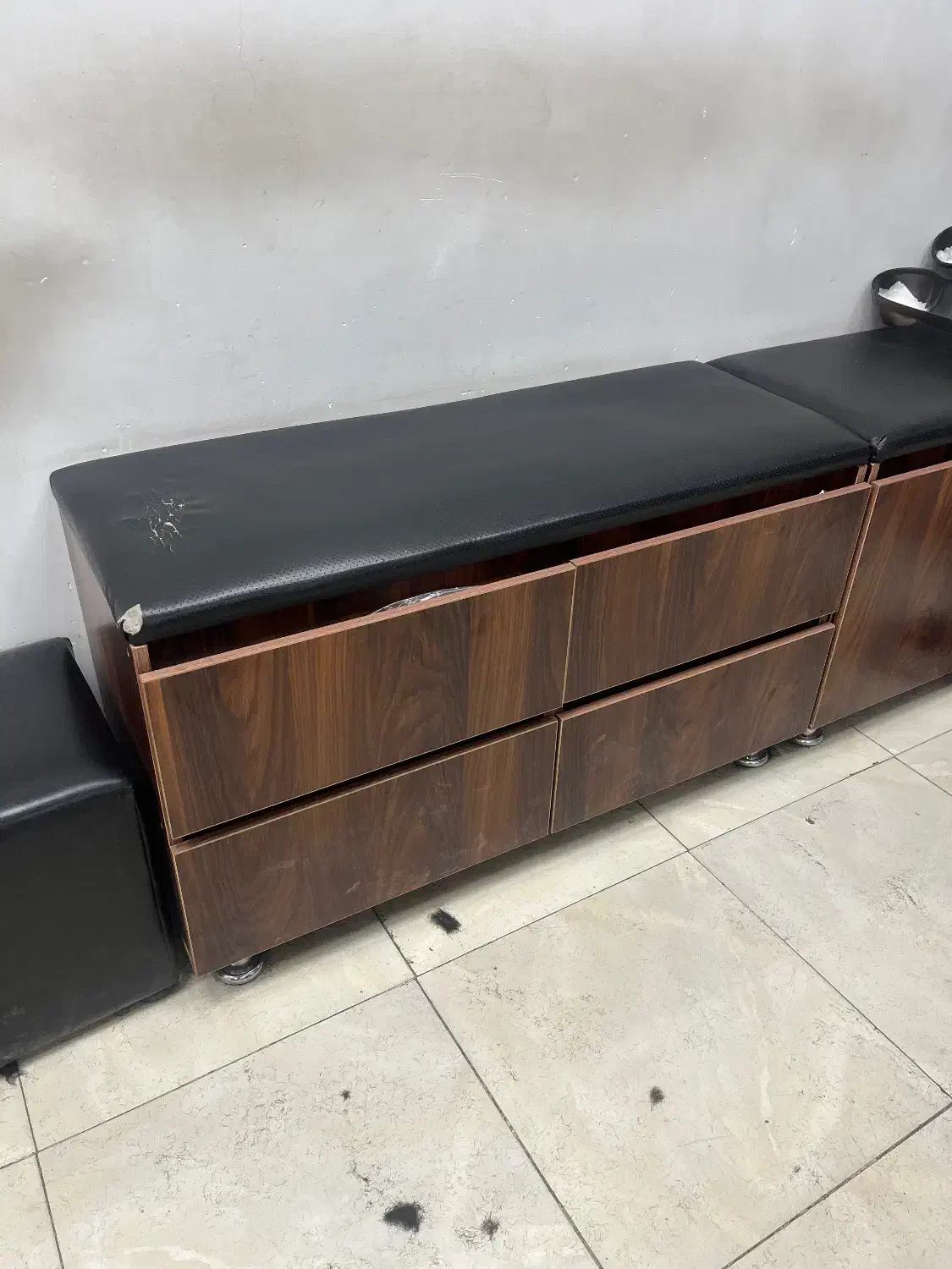 دکورسالن زیبایی|آرایشگاه و سالن‌های زیبایی|ساوه, |دیوار