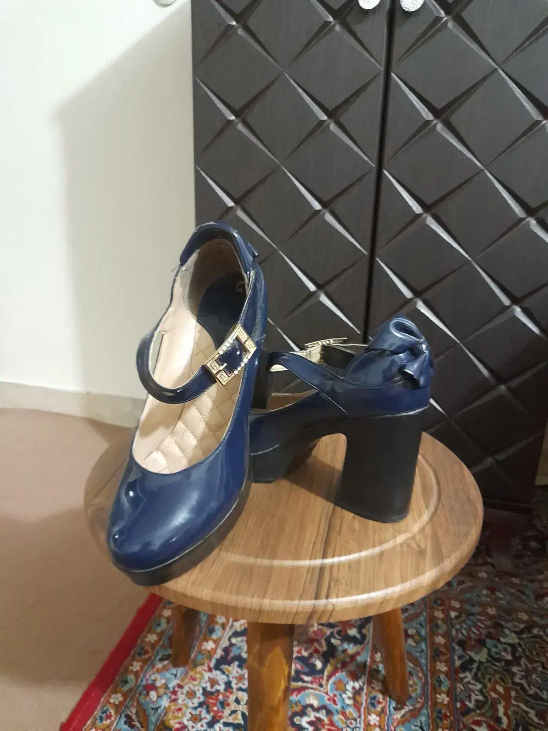 کفش نو|کیف، کفش، کمربند|اصفهان, فجر|دیوار