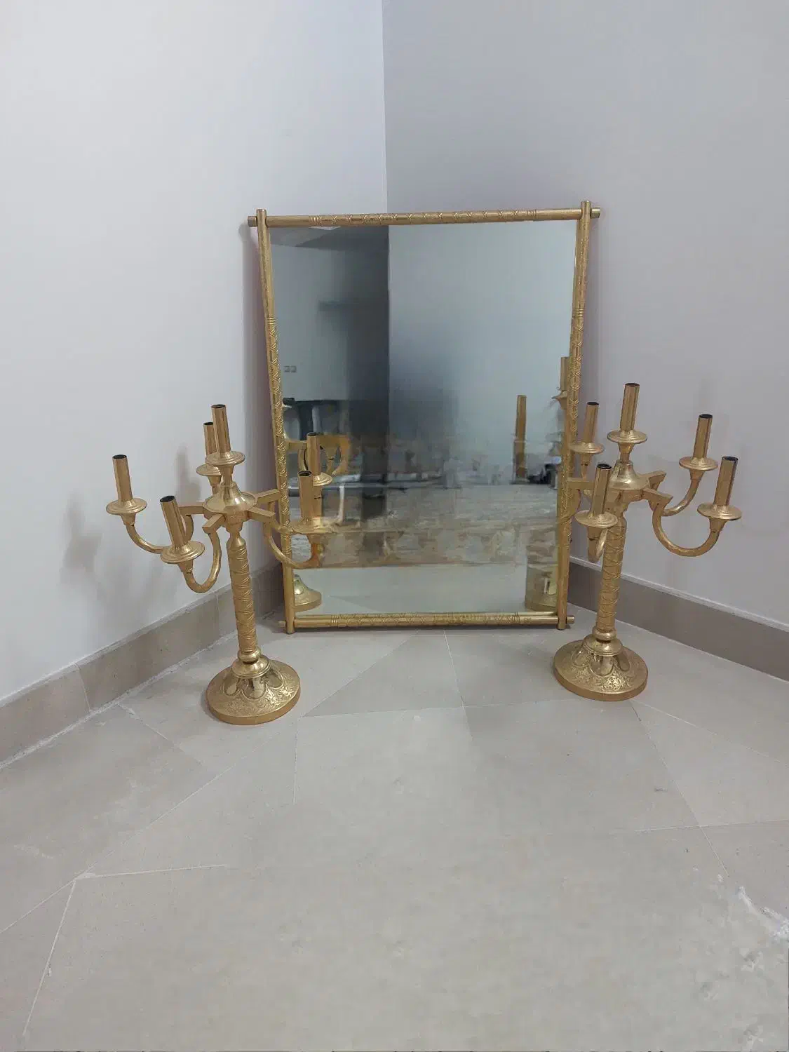 اینه و شمعدان|آینه|قم, شهرک قدس|دیوار