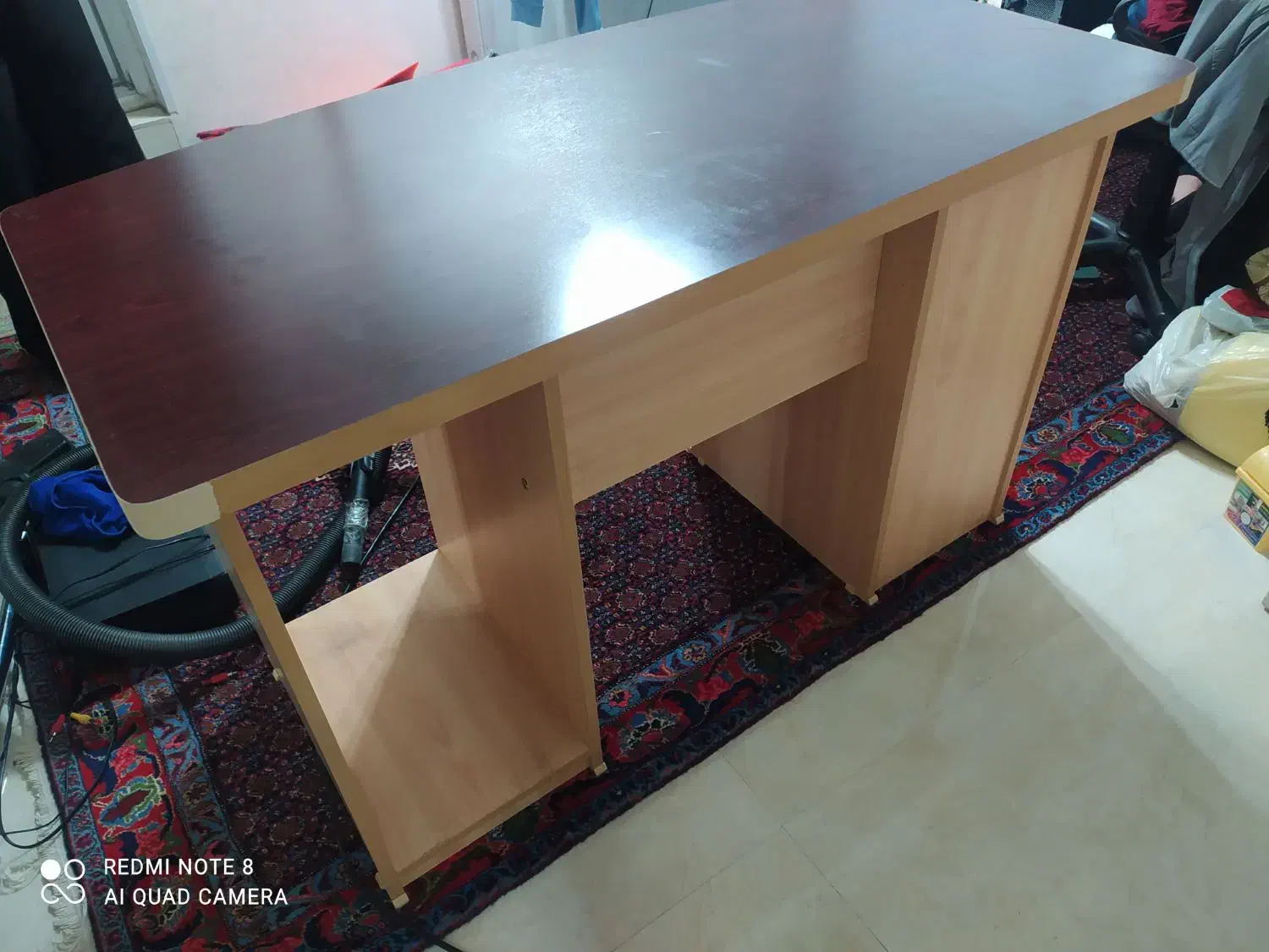 میز کامپیوتر تمیز|میز تحریر و کامپیوتر|میانه, |دیوار