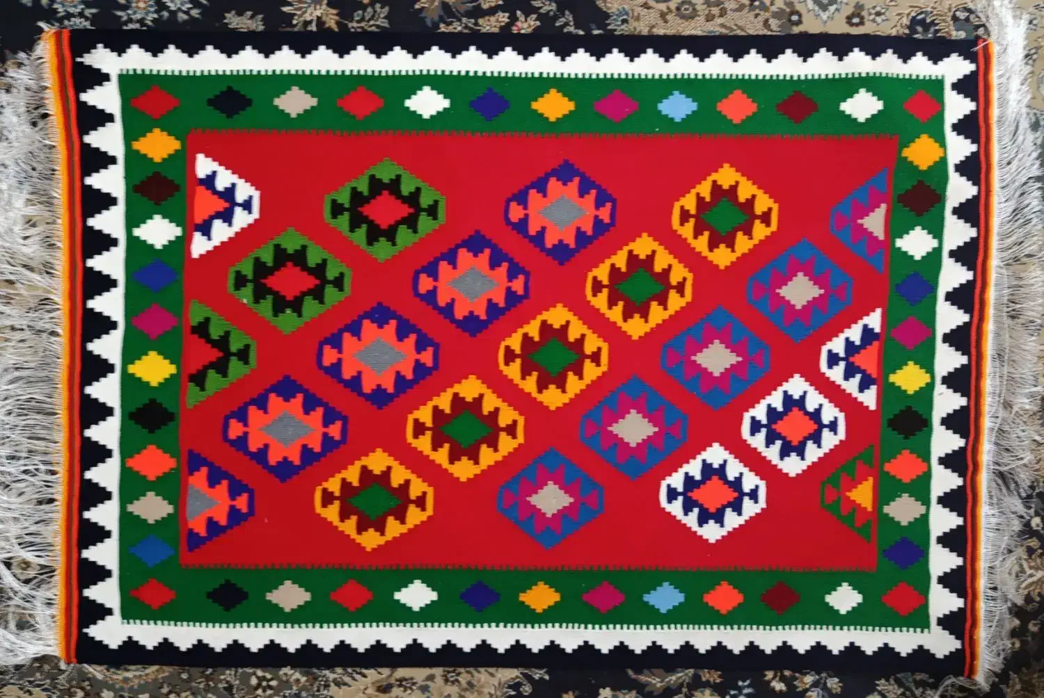 گلیم یک در یک و نیم نو|گلیم، جاجیم، گبه|فیروزآباد (فارس), |دیوار