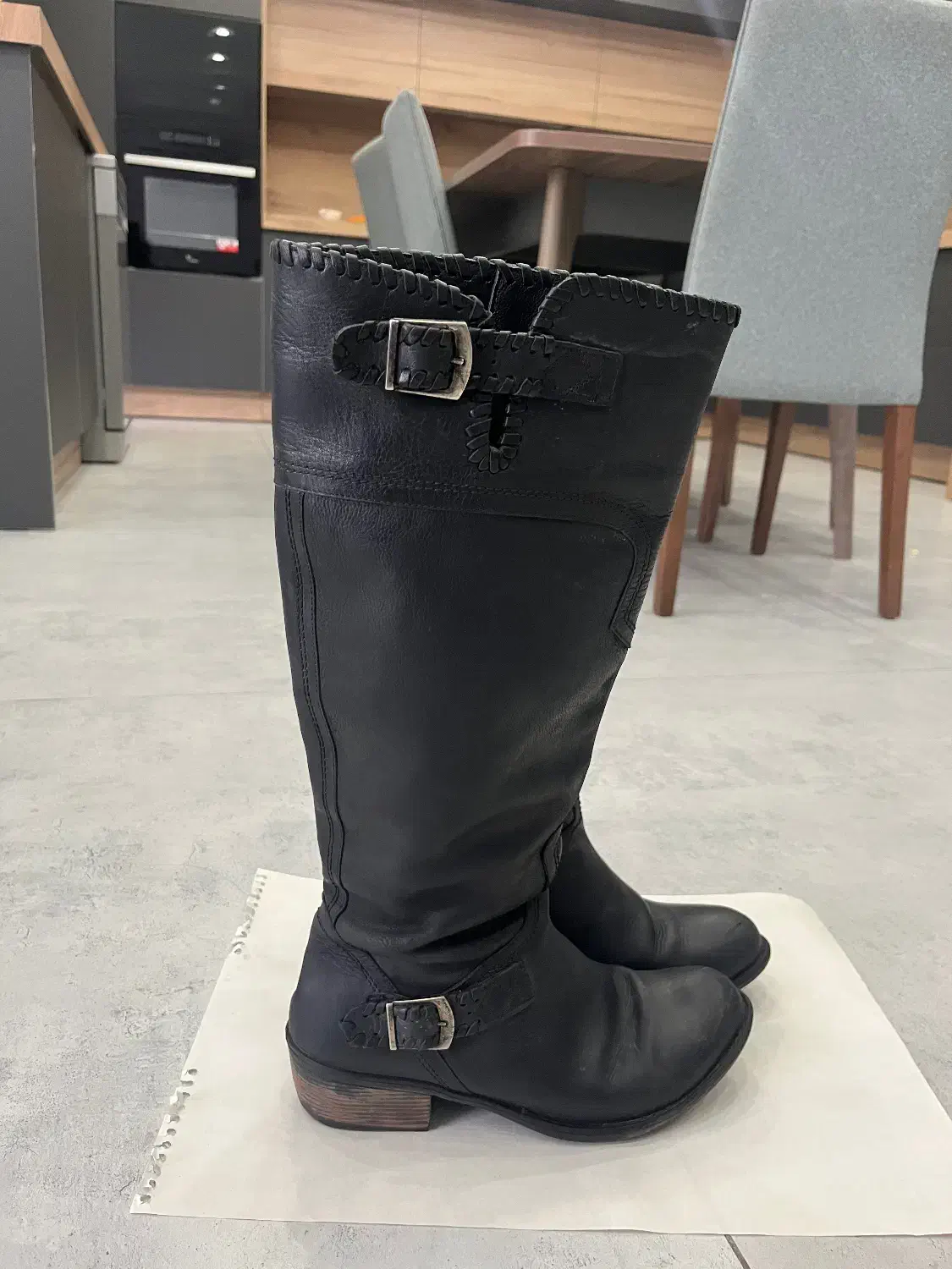 بوت سایز۳۹ از فروشگاه ترافیک گلسار خریداری شده|کیف، کفش، کمربند|رشت, دیلمان|دیوار