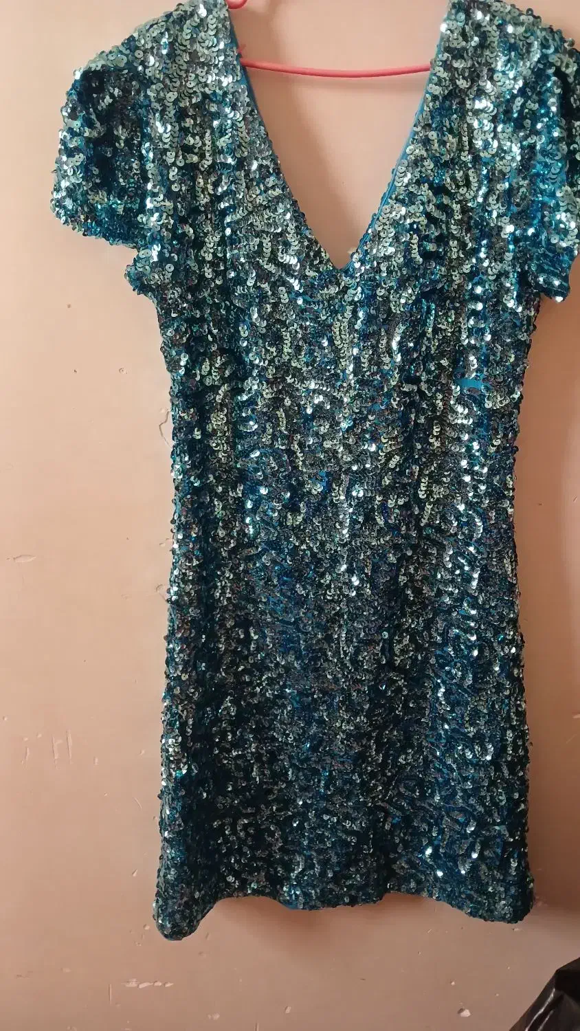 لباس ها مجلسی|لباس|رباط‌کریم, رباط‌کریم|دیوار