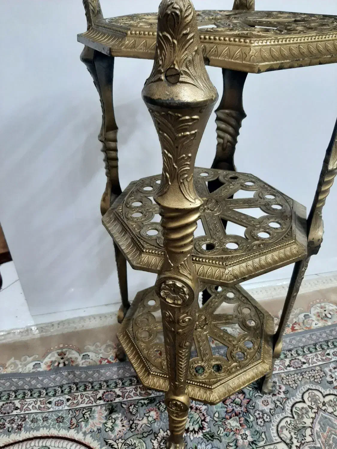 میز تلفن قدیمی شیک ، زیبا و انتیک مناسب دکوری|کلکسیون اشیاء عتیقه|تهران, زنجان جنوبی|دیوار