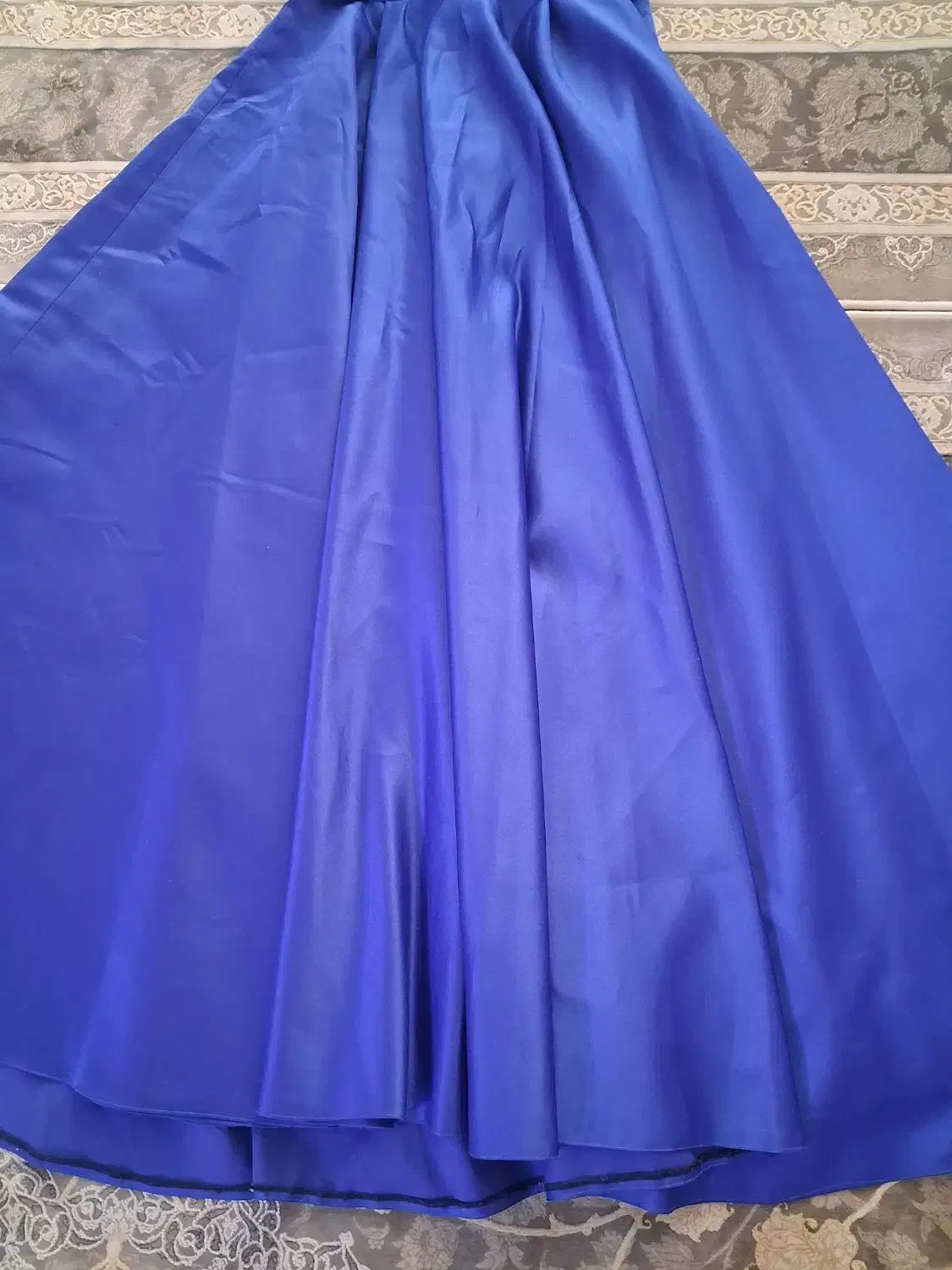 لباس مجلسی|لباس|رباط‌کریم, الارد|دیوار