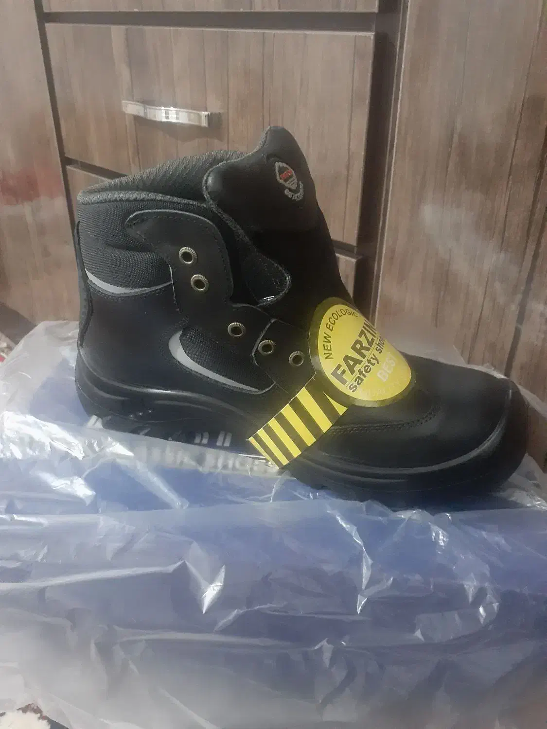 فروش کفش ایمنی جنس خوب وخیلی شیک|کیف، کفش، کمربند|دوگنبدان, |دیوار