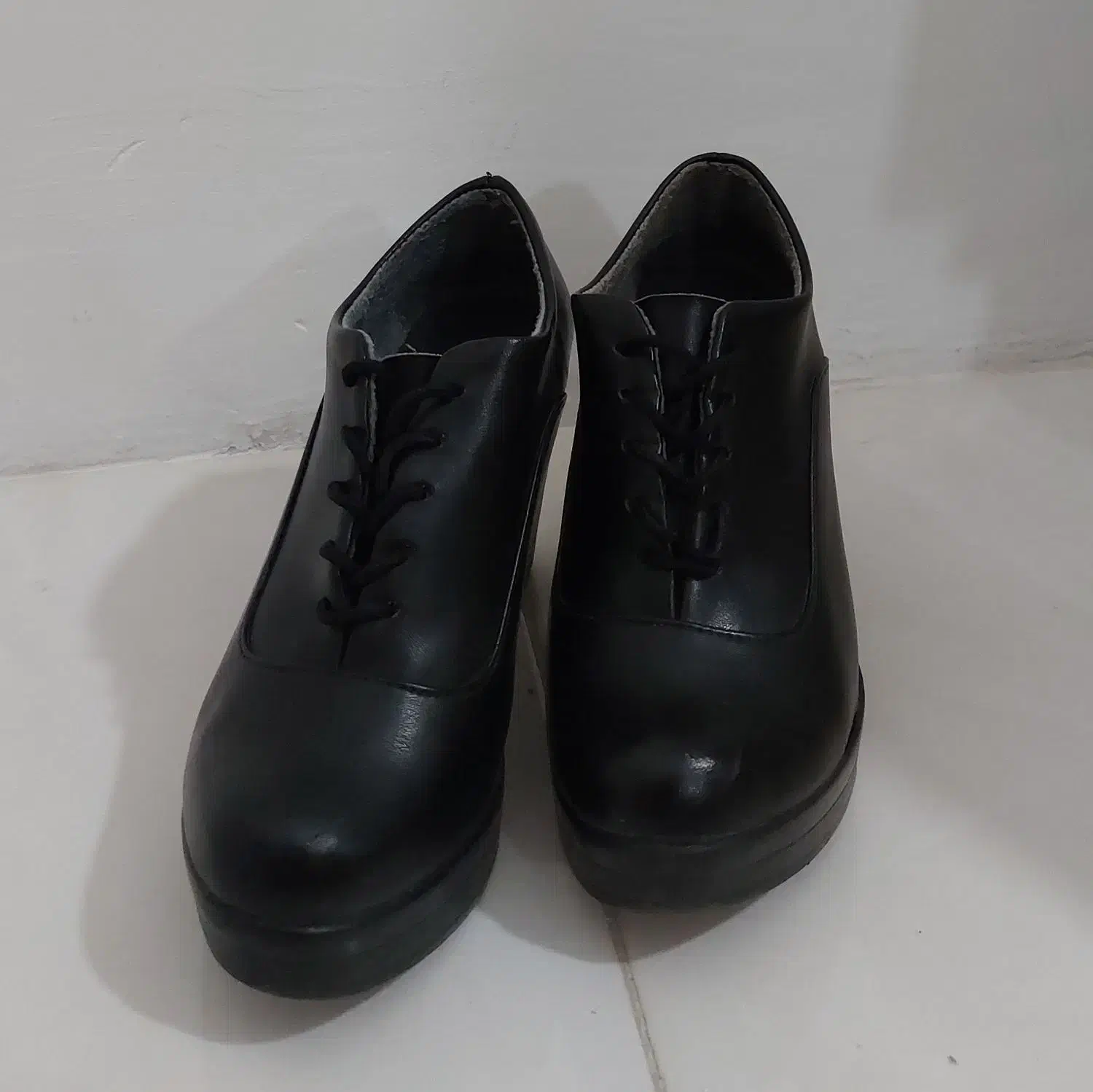 کفش|کیف، کفش، کمربند|شیراز, میانرود|دیوار