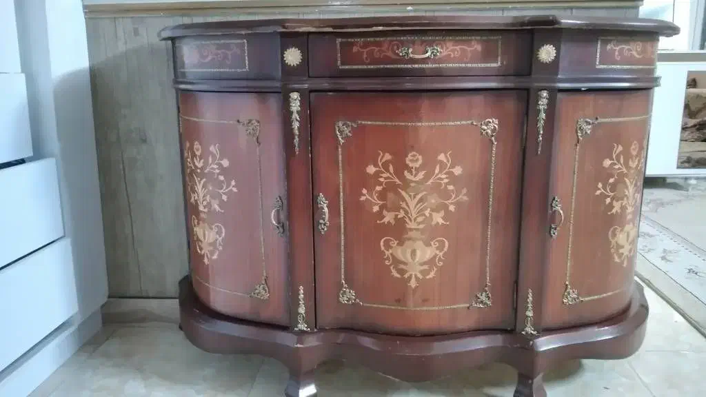 کنسول چوبی منبت کاری شده|بوفه، ویترین، کنسول|قدس, شهرقدس|دیوار