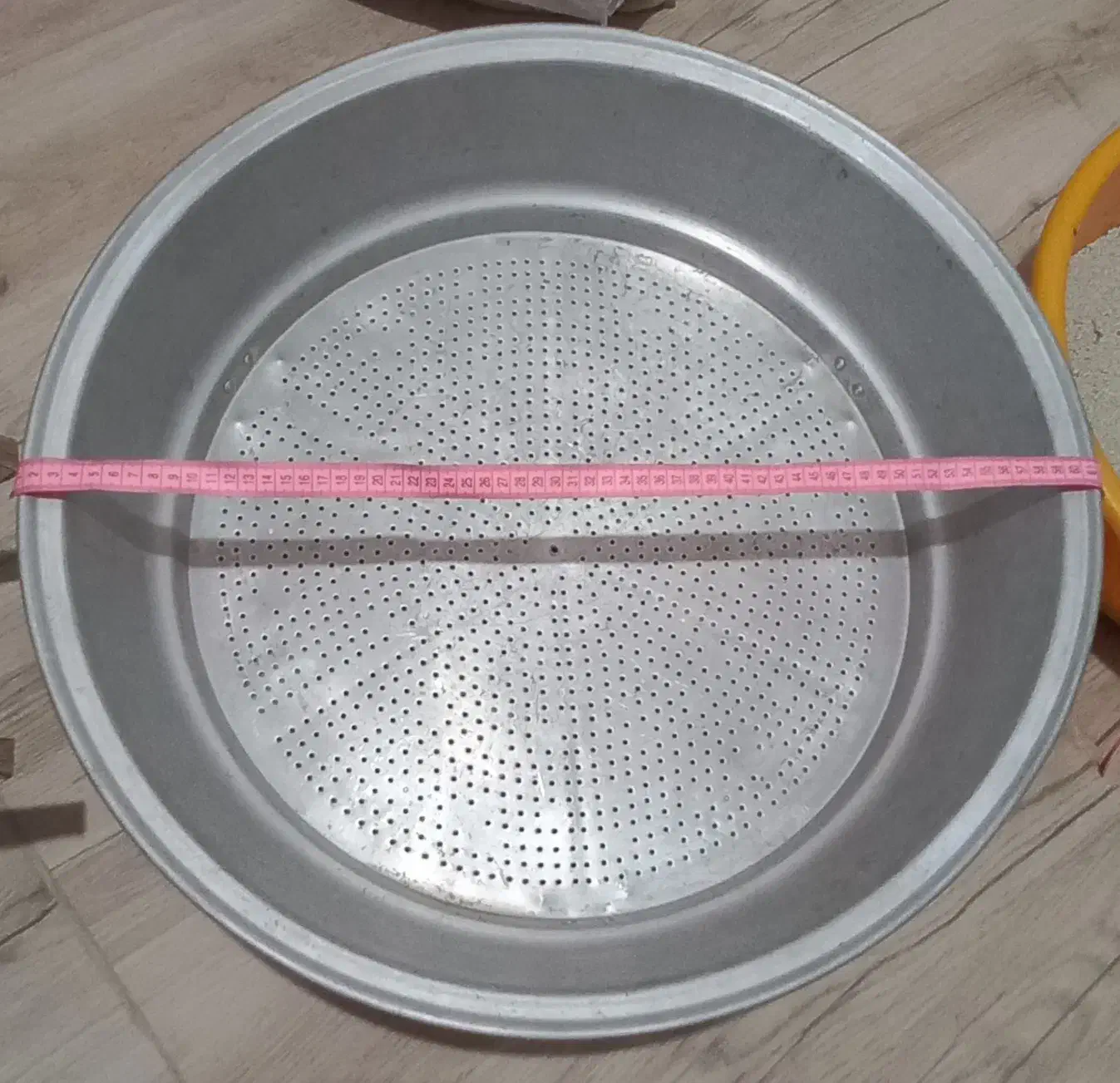 آبکش روحی بزرگ وقدیمی|ظروف پخت‌وپز|رشت, جانبازان|دیوار