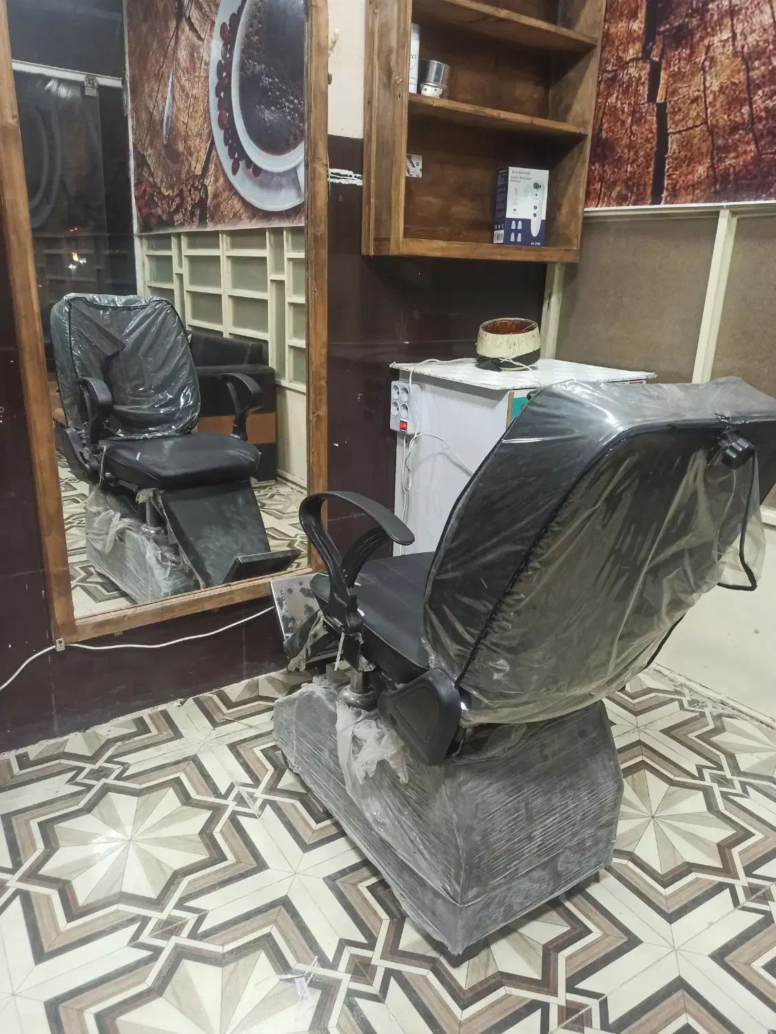 تابلو آرایشگاه با دکور و لوازم|آرایشگاه و سالنهای زیبایی|کوه چنار, |دیوار