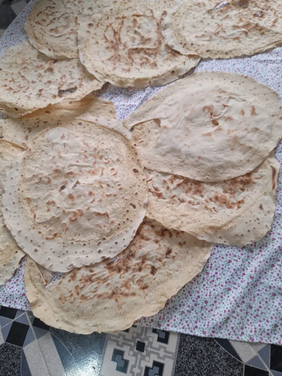 پخت نان تیری محلی ونان شیرین خانگی|خوردنی و آشامیدنی|شیراز, شریف‌آباد|دیوار