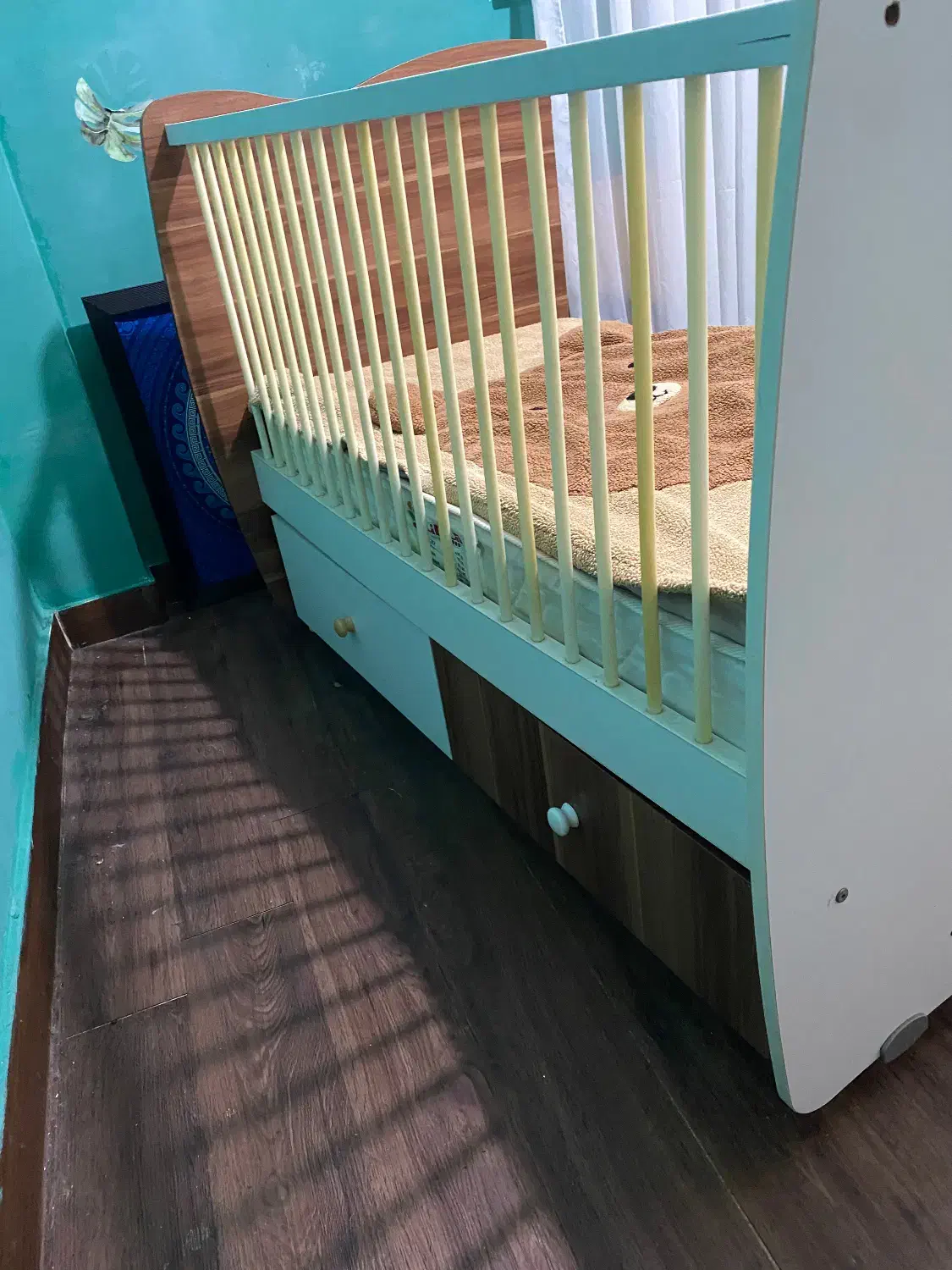 تخت بچه|تخت و صندلی بچه|لاهیجان, کاروانسرابر|دیوار