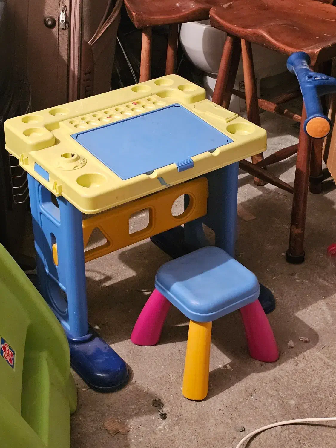 میز نقاشی کودک خارجی|اسباب و اثاث بچه|تهران, ونک|دیوار