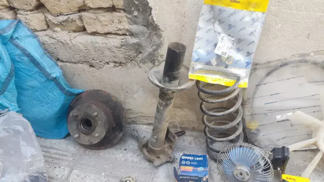 تعدادی لوازم پیکان وانت فروشی|قطعات یدکی و لوازم جانبی|ورامین, ورامین|دیوار