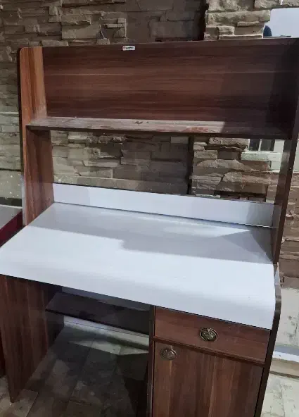 میز تحریر|میز تحریر و کامپیوتر|کیش, |دیوار