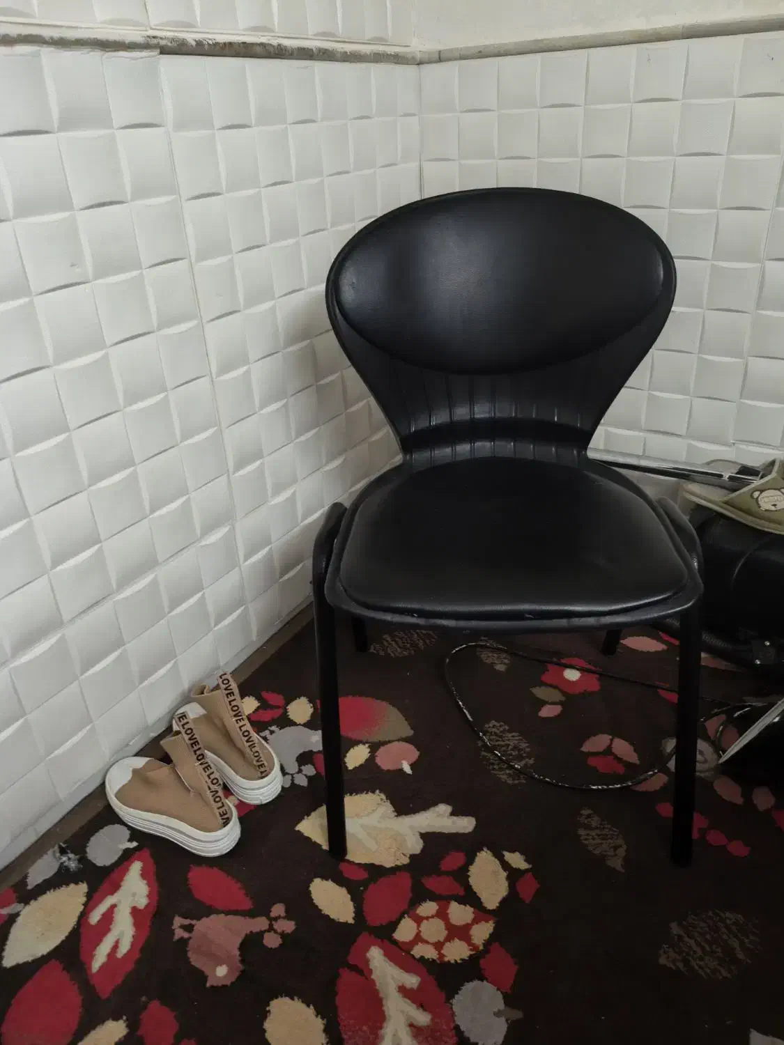 میز کاشت ناخن|آرایشگاه و سالن‌های زیبایی|قم, دروازه چوبی|دیوار