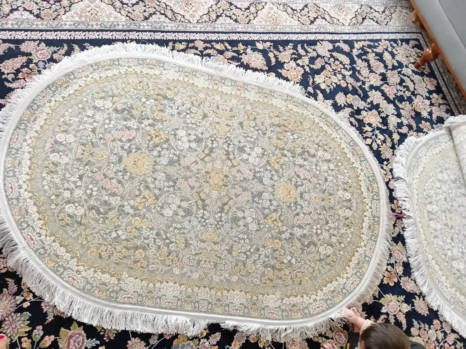 ۲ عدد فرش بیضی|فرش|کرمانشاه, |دیوار