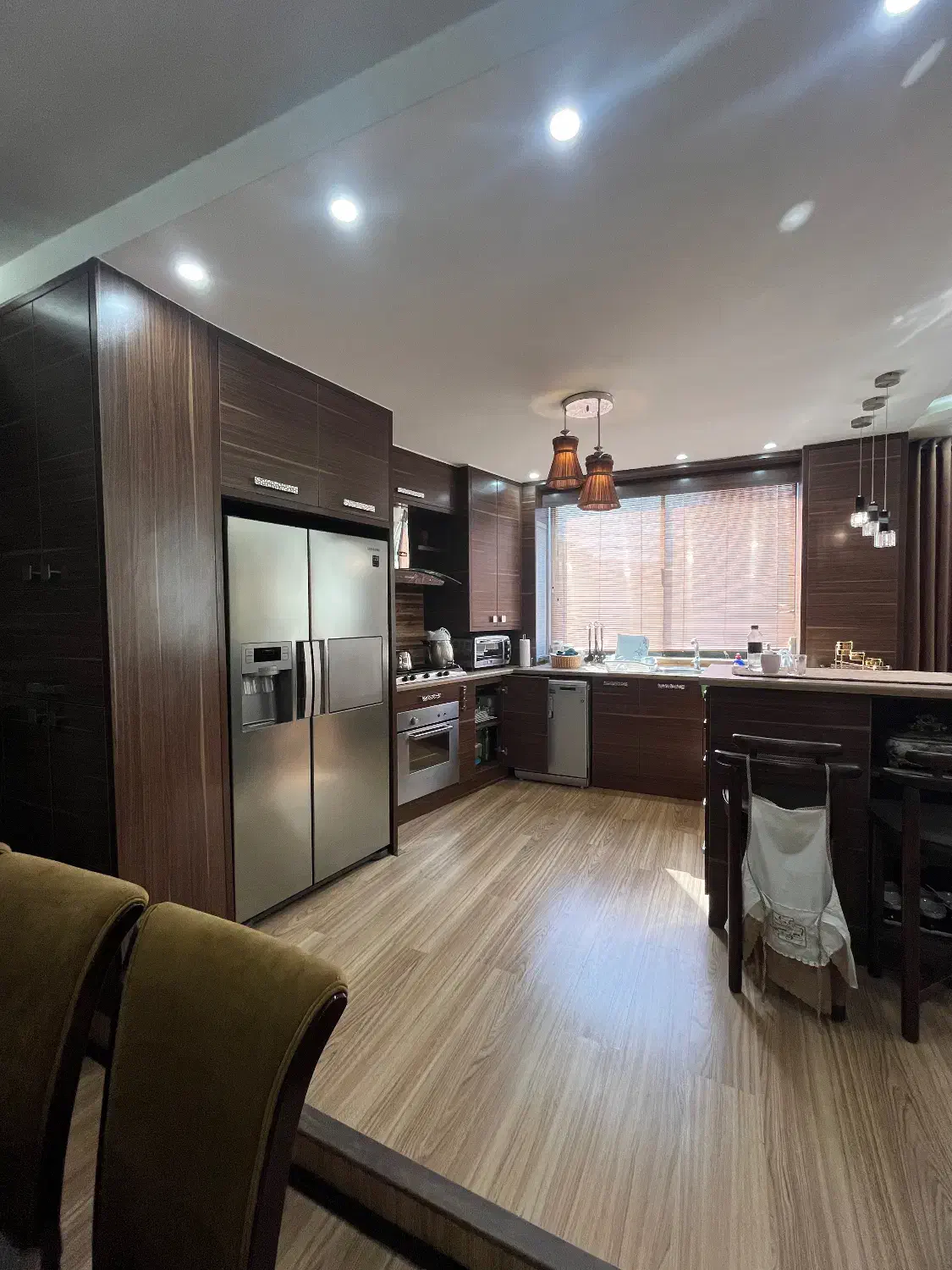 کم واحد ۱۰۴متر/ فول بازسازی/ زیر قیمت منطقه / دانش|فروش آپارتمان|لاهیجان, کوی آزادگان|دیوار