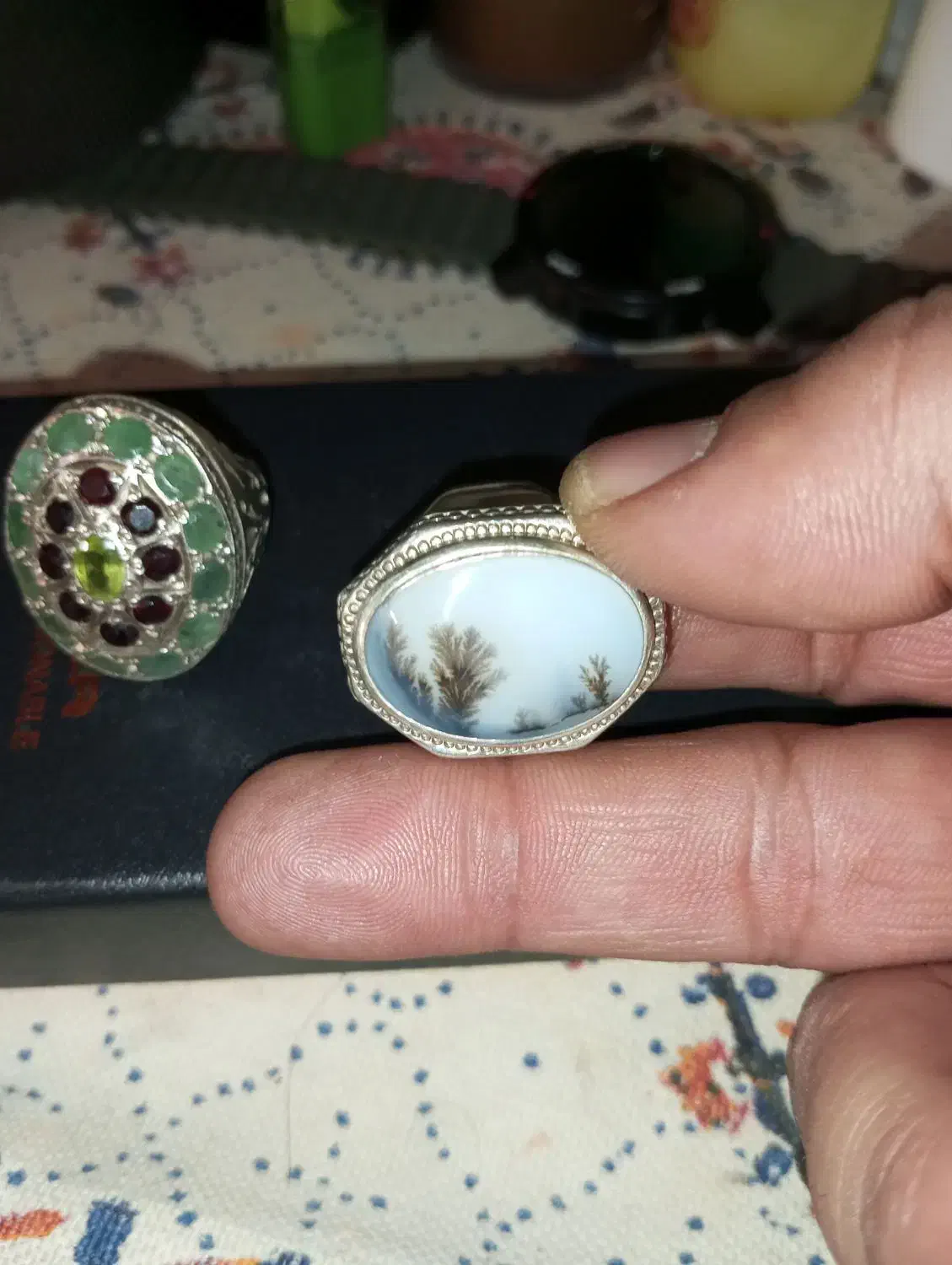 انگشتر|جواهرات|شاهینشهر, خانه کارگر|دیوار