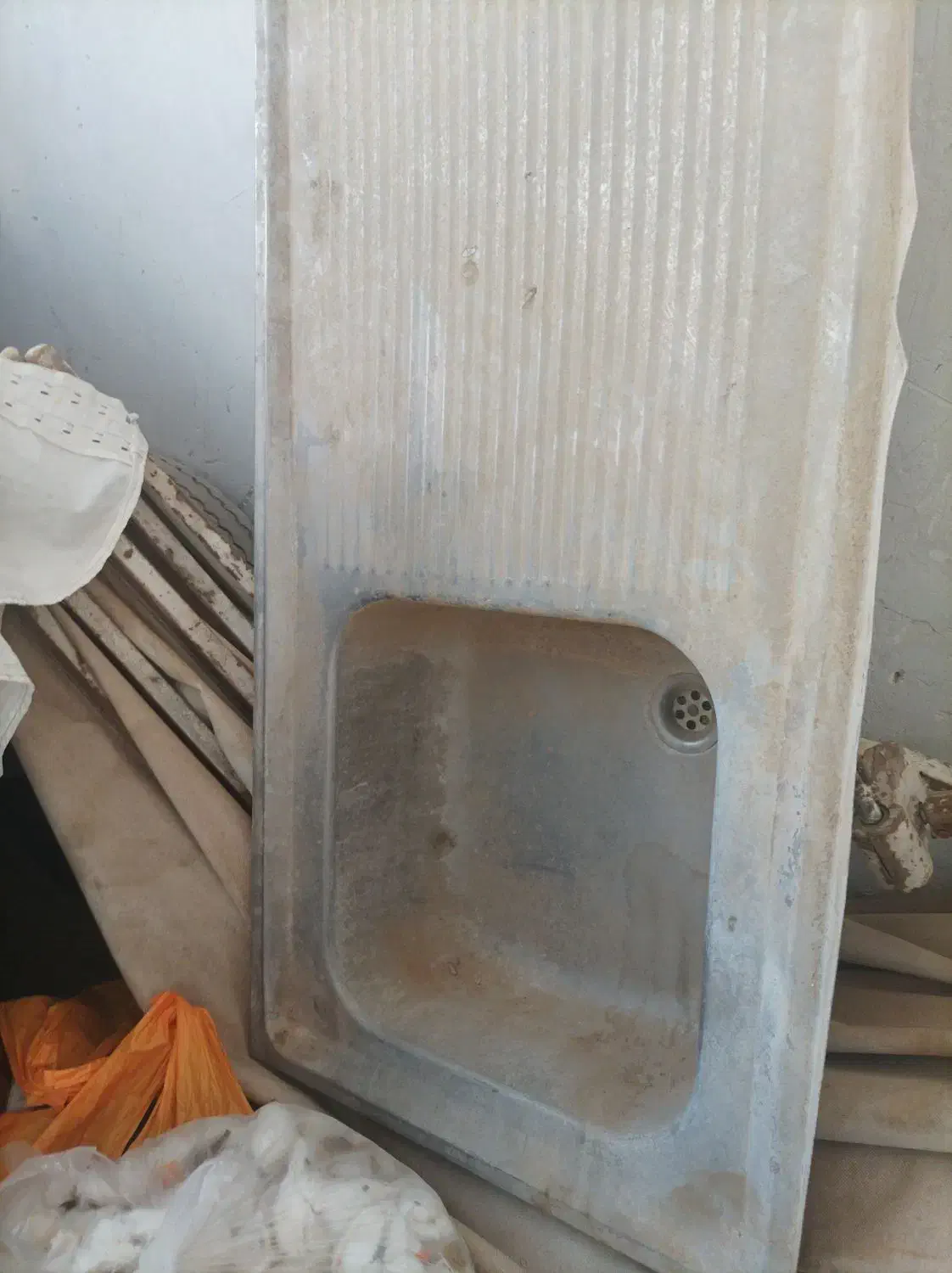 سینگ دو قولو روکار|آب‌چکان و نظم‌دهنده ظروف|قم, انصار‌الحسین|دیوار